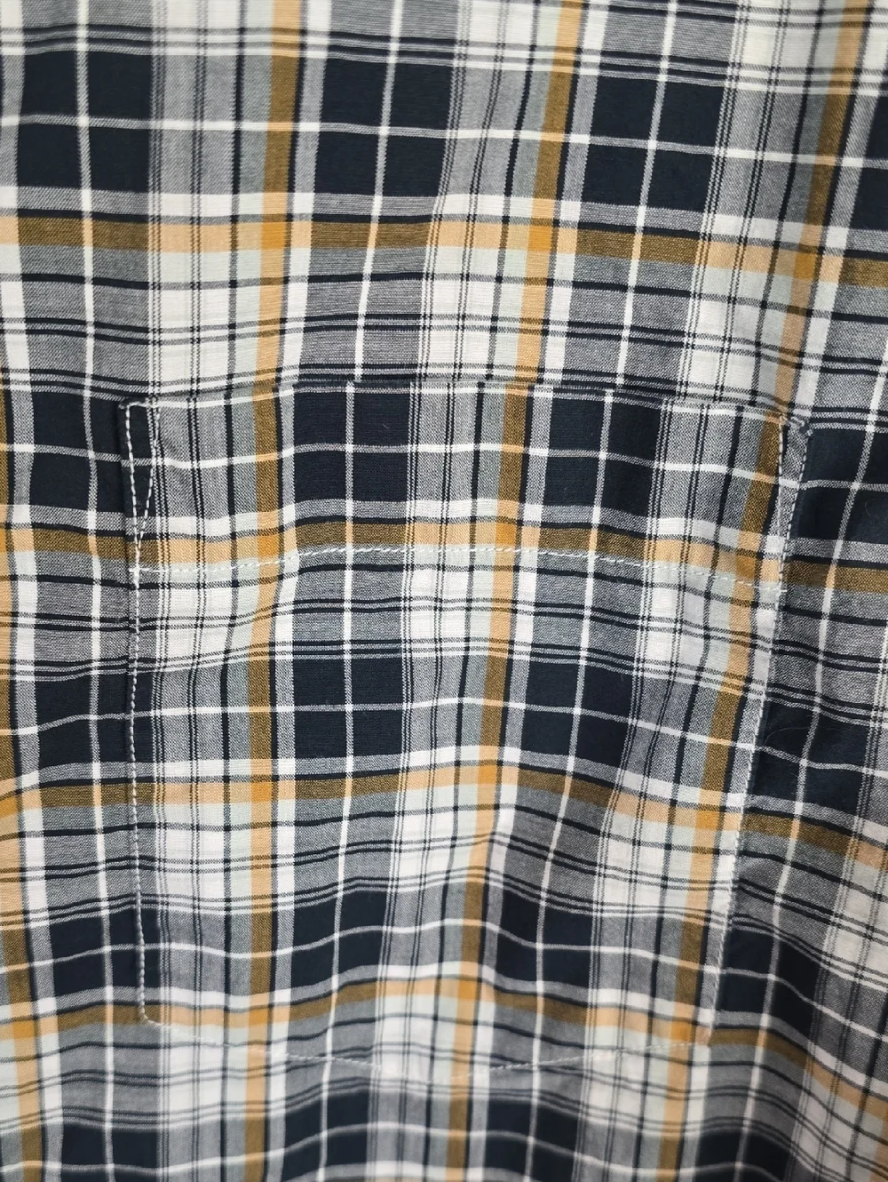 Banana Republic Plaid Button-Down Shirt in Black, Tan & White Mens Size Small